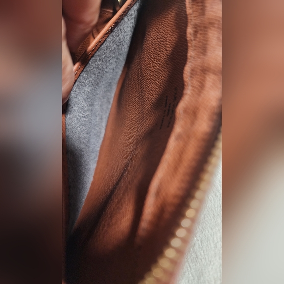 Louis Vuitton Orsay clutch/wristlet. Int & ext pockets have been cleaned out. - Picture 12 of 16